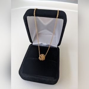SOLD Tiffany & Co. Twist knot pendant necklace 18K Yellow Gold